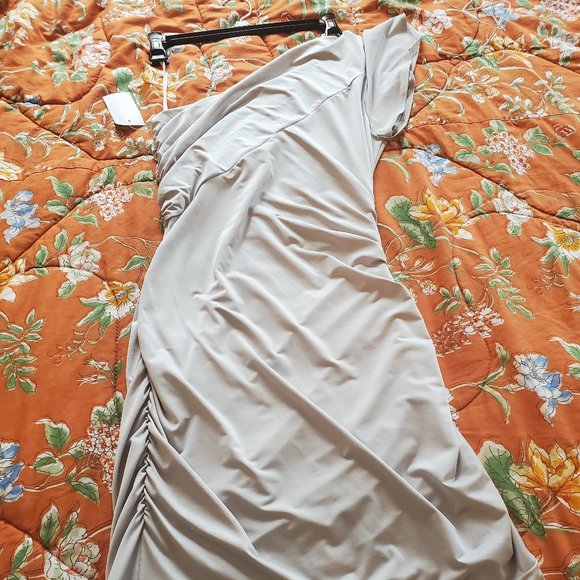 Off the shoulder Silver ruched dress - Picture 4 of 6